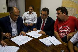 Alckmin recebe representantes do MTST Alckmin recebe representantes do MTST