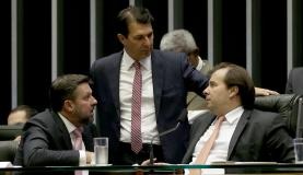O deputados Carlos Sampaio, o relator da reforma da Previdência, Arthur Maia, e o presidente da Câmara, Rodrigo MaiaWilson Dias/Agência Brasil
