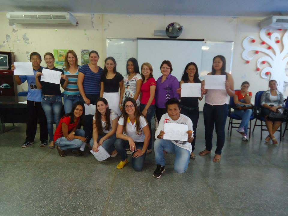A equipe do Projeto Mais Educação com a coordenadora geral, Regiane Marques.