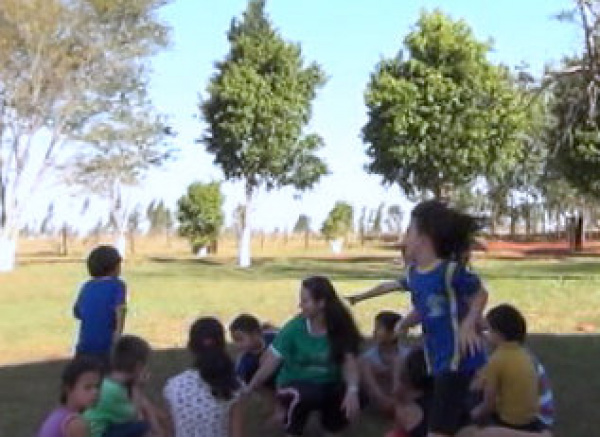 Alunos do projeto durante momento de recreação.