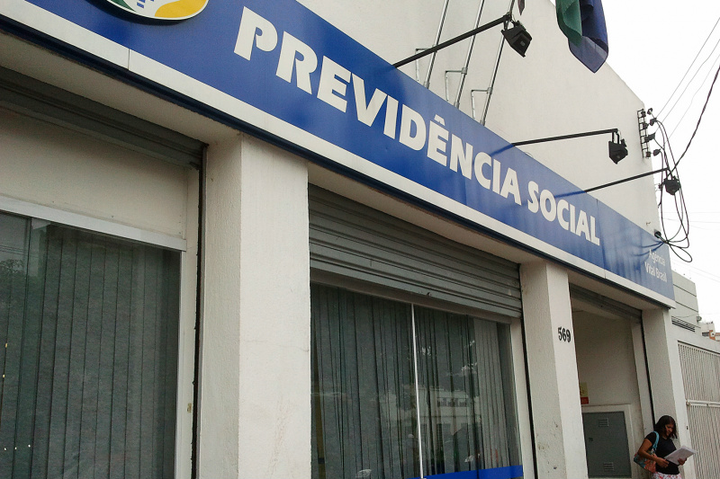 Reajuste aos beneficiários do INSS foi publicado no Diário Oficial desta segunda (13) e vale para quem ganha acima do salário mínimo