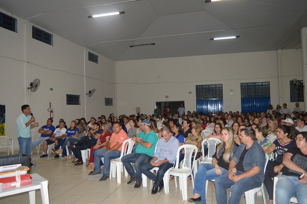 Lideranças politicas e voluntários lotaram a sede social da Aamir, na noite desta segunda-feira (15) / Foto: Moreira Produções