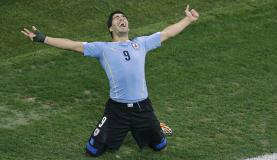 Fifa abre processo disciplinar para apurar mordida de jogador uruguaio em jogo No segundo jogo da seleção uruguaio contra a Inglaterra, Suárez marcou 2 gols Michael Sohn/AP/direitos reservados