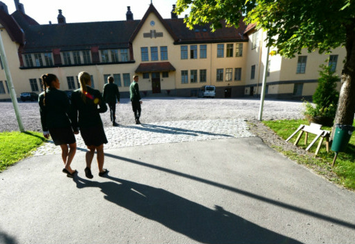 Filho do rei da Suécia está entre os ex-alunos da escola de Lundsberg