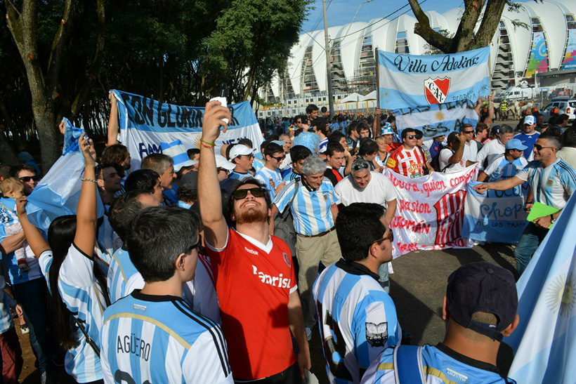 Idioma espanhol domina Porto Alegre antes de Argentina x Nigéria