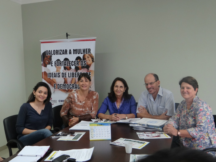 Movimento das Mulheres de Amambai empossa diretoria do Conselho das Mulheres Nova diretoria do Conselho junto ao prefeito e a presidente da Coordenadoria da Mulher / Foto: Moreira Produções