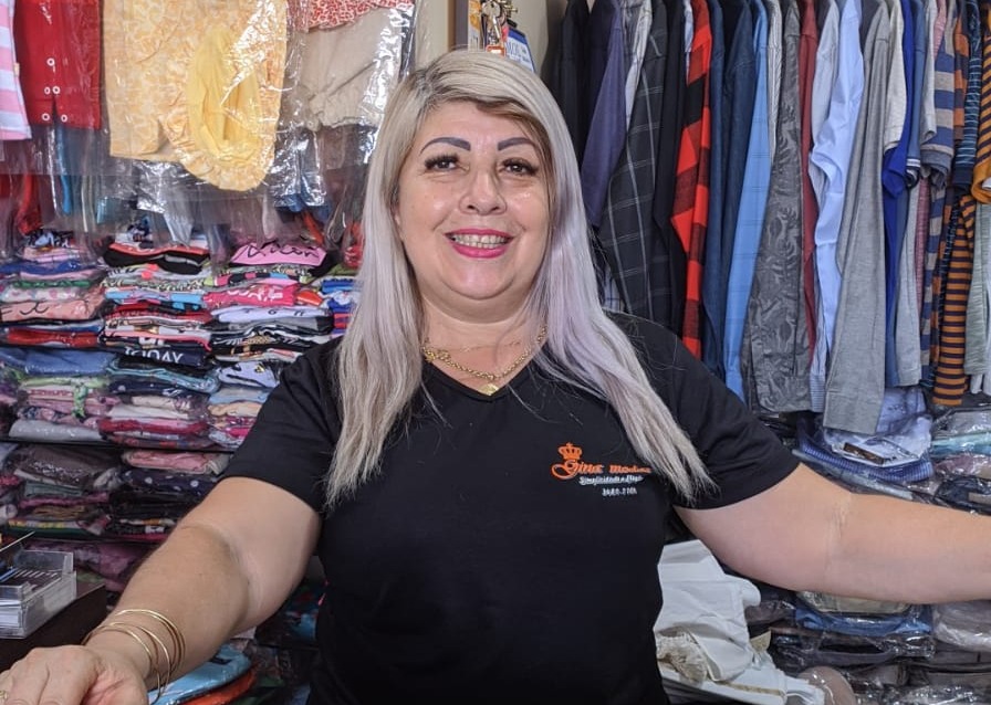 Ana Regina, proprietária das duas lojas. /Foto: Geovana Biron 