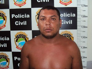 Roberto estava escondido em matagal.(Foto: Divulgação/ Polícia Civil)