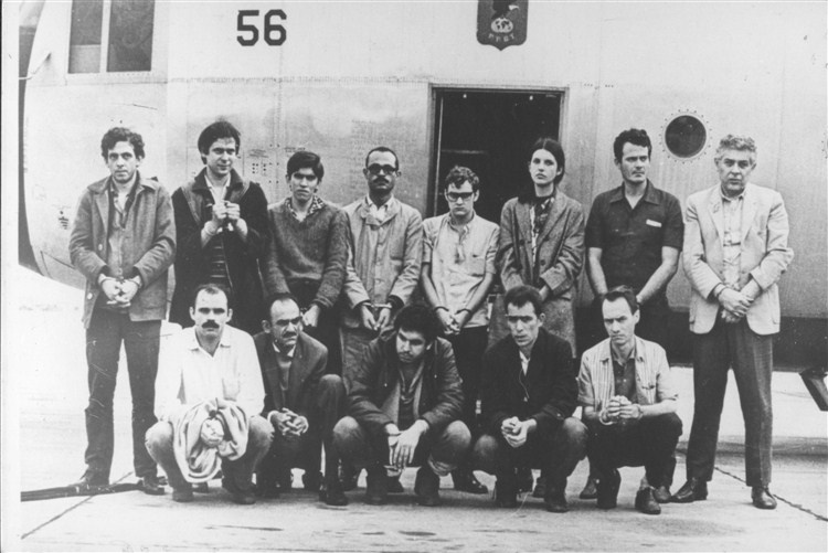 Procuradora cobra posição do STF sobre a Lei da Anistia Presos políticos que foram trocados pelo embaixador americano Charles Elbrick, embarcando para o exterior, em setembro de 1969.