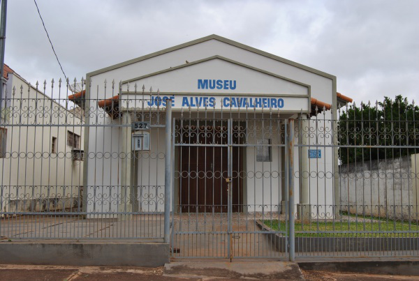 Fachada do Museu José Alves Cavalheiro em Amambai / Foto: Moreira Produções.