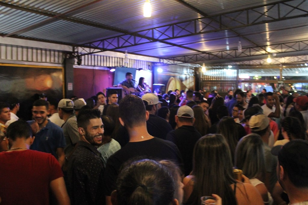 Lindner Chopp's Beer; mais uma opção de lazer em Amambai O horário de atendimento é das 17h às 01h30, de segunda a domingo