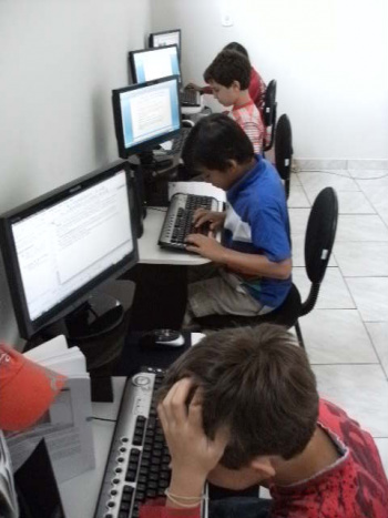 Cursos profissionalizantes e preparatórios são investimento em empregabilidade Curso de Informática Infantil, com o professor Saulo Tetzlaff.