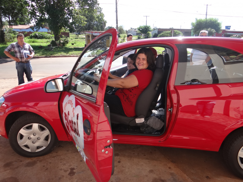 ACIA entrega prêmios da campanha "Um Sonho de Natal" A ganhadora afirma que o carro será de uso próprio.