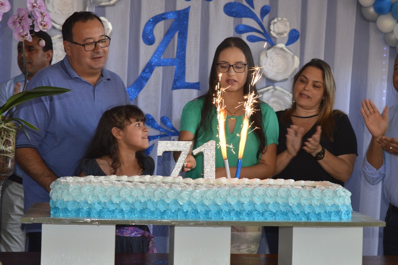 Tradicional bolo de aniversário coroa os 71 anos de Amambai O evento fez parte da programação preparada para comemoração alusiva aos 71 anos de emancipação político-administrativa do município de Amambai / Foto: Moreira Produções