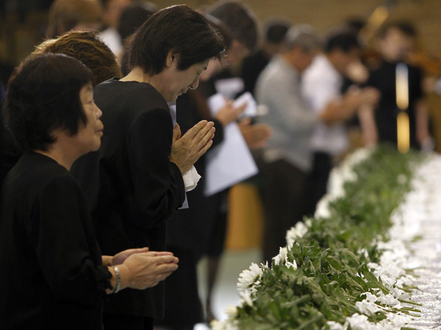 Japão faz um minuto de silêncio em homenagem às vítimas do terremoto de 2011