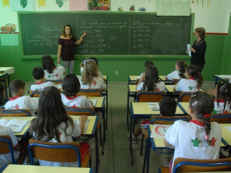 Escolas públicas terão recursos para projetos culturais Serão atendidas mais cinco mil escolas este ano, com repasses do Programa Dinheiro Direto na Escola (PDDE)