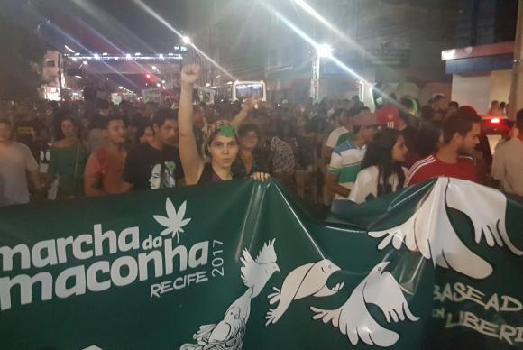 Marcha da Maconha pede mudança em política de drogas e liberação do consumo