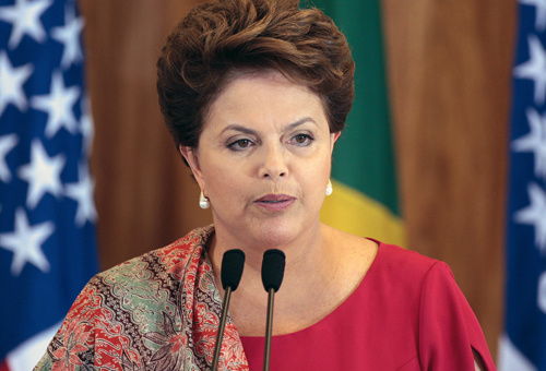 Dilma: A educação é o eixo do Brasil que queremos Presidenta comenta em sua conta no Twitter os prazos e benefícios dos programas de educação, como o Prouni e o Fies