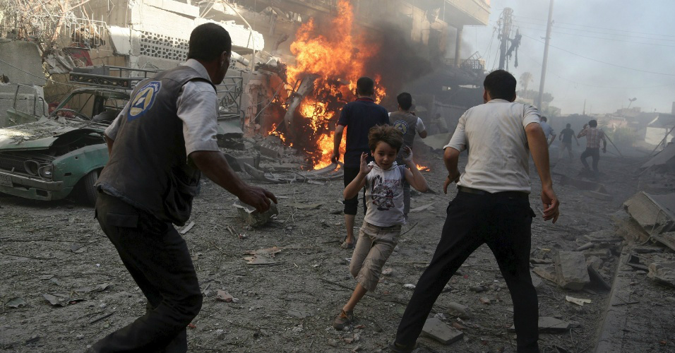 Síria: mais de 4,7 mil mortos em um ano e meio de bombardeios Entre os 4.742 mortos, pelo menos 391 eram civis e destes 99 eram menores de idade e 67 mulheres.