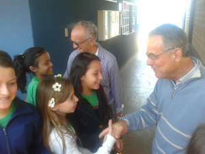 Prego e Dias foram recebidos pelos alunos da Escola Estadual Dom Aquino / Foto: Assessoria