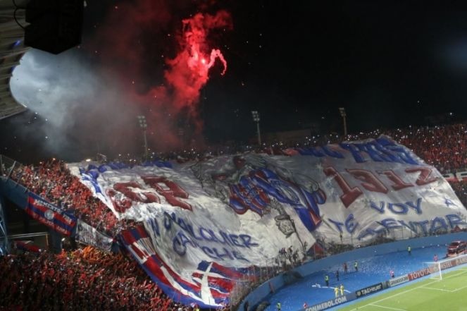 Caldeirão do Cerro ferve com show da torcida, mas Grêmio cozinha empate Torcida do Cerro deu show durante o jogo (Foto: Reprodução)