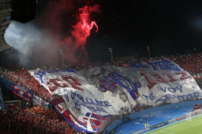 Torcida do Cerro deu show durante o jogo (Foto: Reprodução)