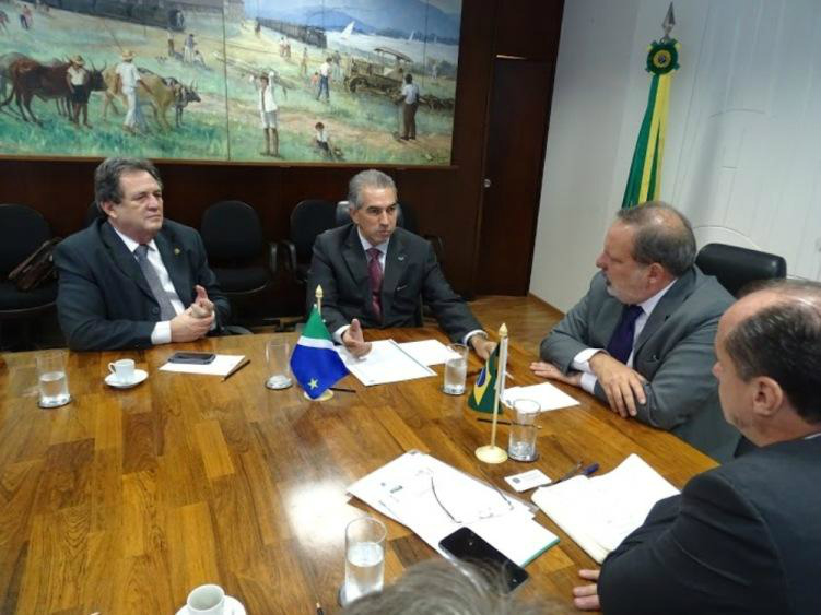 Reinaldo pede agilidade para implantar indústria e em licitação de ferrovia Reinaldo pede agilidade para implantar indústria e em licitação de ferrovia