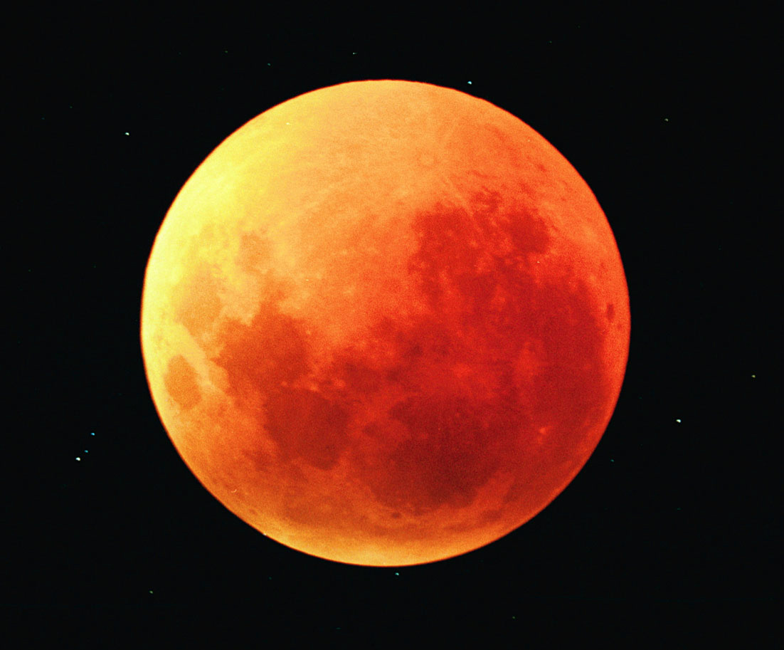 Domingo (27) tem eclipse lunar total e Superlua! Veja como assistir ao vivo