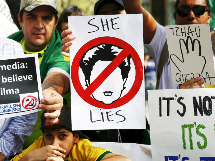 Manifestantem fazem ato contra e a favor do impeachment de Dilma em Nova York Manifestantes a favor do impeachment da presidente Dilma Rousseff, em Nova York(Shannon Stapleton/Reuters)