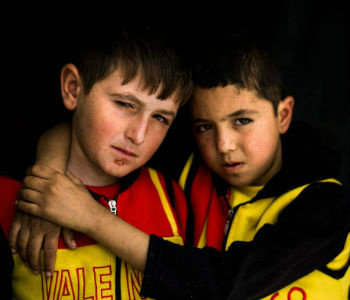 Meninos iraquianos vítimas do conflito no país. Foto: Acnur/D. Nahr