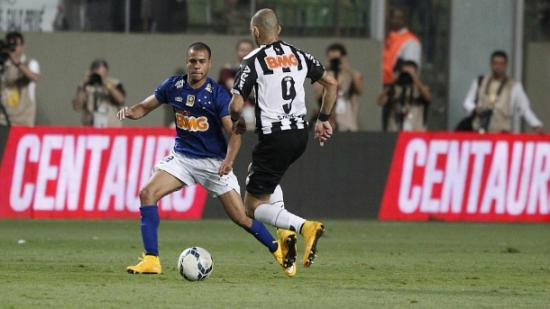 Atlético-MG sai na frente do Cruzeiro na final da Copa do Brasil Atlético-MG sai na frente do Cruzeiro na final da Copa do Brasil