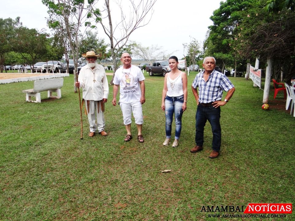 E/D- Pedro Couto (1º da esquerda), fundador da bica que leva seu nome. O registro fotográfico foi feito durante a realização do 3º Encontro dos Filhos e Amigos de Amambai / Foto: Moreira Produções