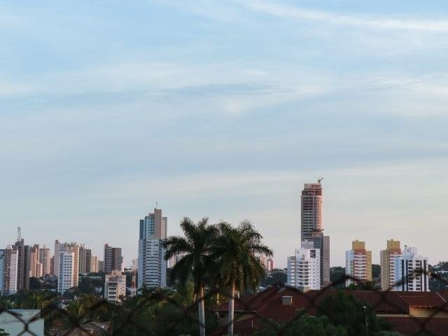 Meteorologia prevê quarta-feira de calor e com chuva à tarde em cidades de MS Quarta-feira terá céu aberto e calor de até 32°C em Campo Grande. (Foto: Henrique Kawaminami)