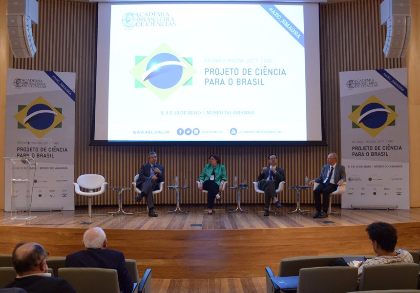 Mauricio Lopes, Monica Porto, Edson Watanabe e Elibio Rech: água, energia e produção agrícola em harmonia / Foto: Divulgação 