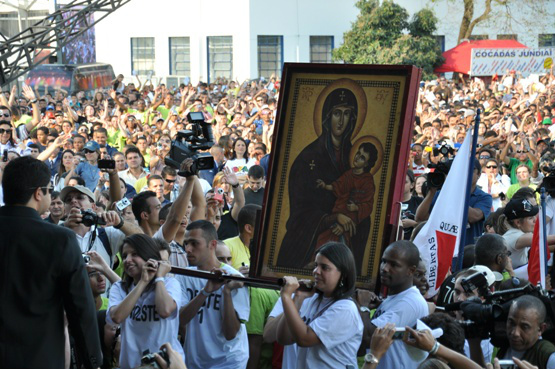 Símbolos da JMJ são acolhidos por mais de 100 mil em São Paulo