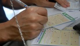 As apostas podem ser feitas até as 19h em qualquer lotéricaArquivo/Agência Brasil