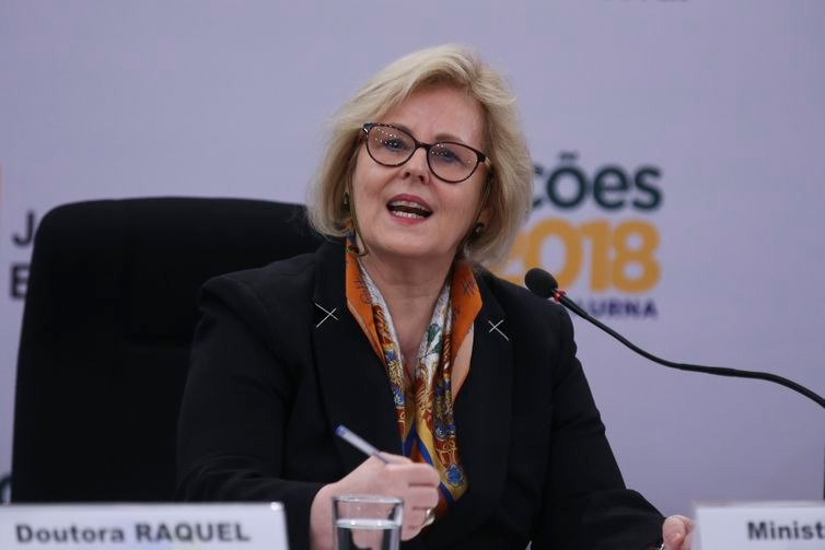 A presidente do Tribunal Superior Eleitoral (TSE), ministra Rosa Weber, convocou as campanhas para discutir notícias falsas e violência.