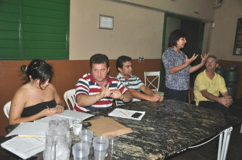 PMDB reafirma candidatura própria Lideranças do PMDB douradense, reunidas na noite de sexta-feira. (Foto: Ronney Minella)