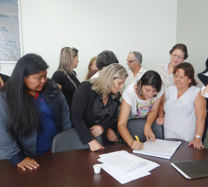 Conselho dos Direitos das Mulheres de Amambai toma posse Mulheres de vários segmentos representativos da sociedade estão participando do Conselho / Foto: Moreira Produções