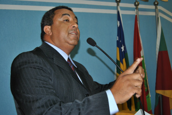 Carlinhos quer que a Câmara faça reuniões nas vilas Vereador Carlos quer legislativo mais próximo da populaçãoFoto: Moreira Produções