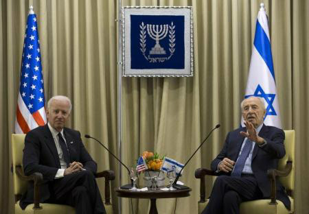 O presidente de Israel se encontra com o vice-presidente dos Estados Unidos, Joe Biden, durante uma reunião em Jerusalém