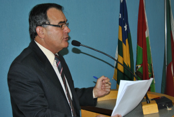 Prego presta homenagem a Theodomiro Araújo Vereador Prego homenageia Theodomiro Araújo Foto: Moreira Produções