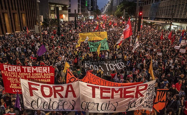 Manifestantes protestam contra o governo e pedem Diretas Já em vários estados Foto: Divulgação