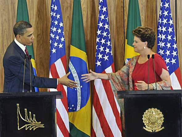 Crise econômica mundial deve ser principal assunto no encontro de Dilma e Obama