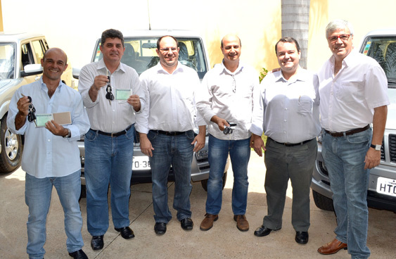 Fundect e UEMS assinam convênio para a entrega de quatro veículos Fundect e UEMS assinam convênio para a entrega de quatro veículos