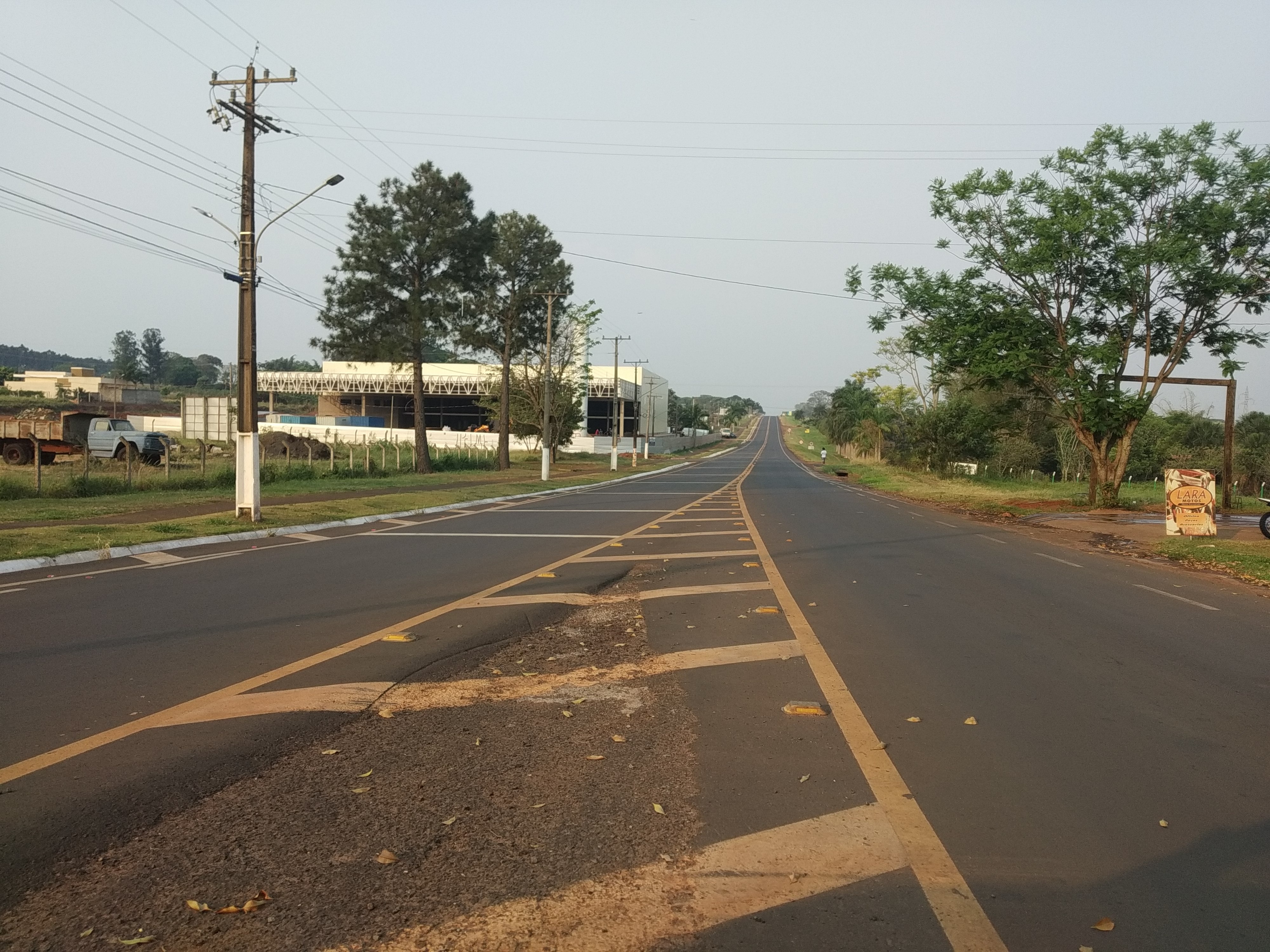 Vereador Geverson reivindica alargamento da rodovia para garantir mais segurança aos transeuntes / Foto: Moreira Produções