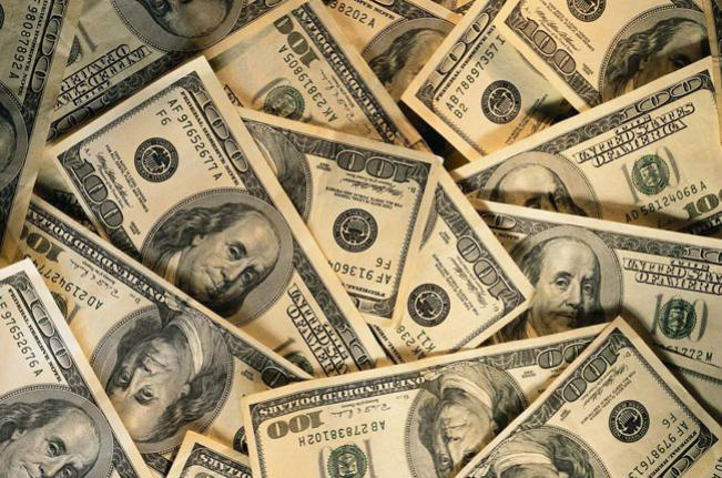 Governo divulga nova medida contra baixa do dólar