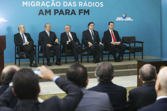 O presidente Michel Temer durante cerimônia de assinatura de termo de migração de rádios AM para a faixa FM Antonio Cruz/ Agência Brasil