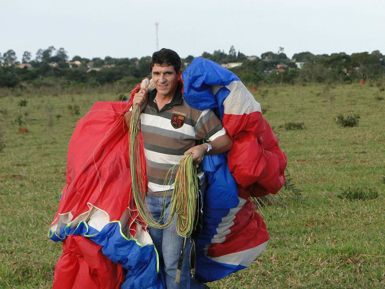 Sanches Imagens Aéreas é opção de fotos em Amambai Edimilson Sanches, piloto e proprietário da empresa. Foto: Moreira Produções