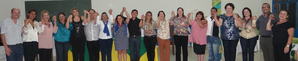 Membros da diretoria e autoridades presentes na solenidade de posse.